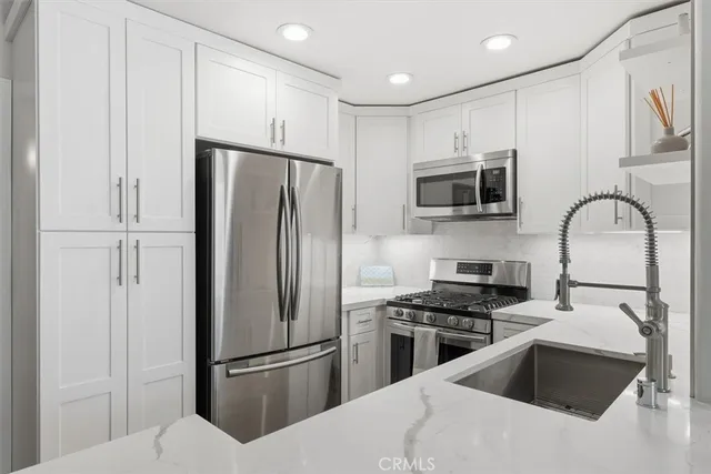 $445,000 | 7120 La Tijera Boulevard, Unit D101, Los Angeles, CA 90045