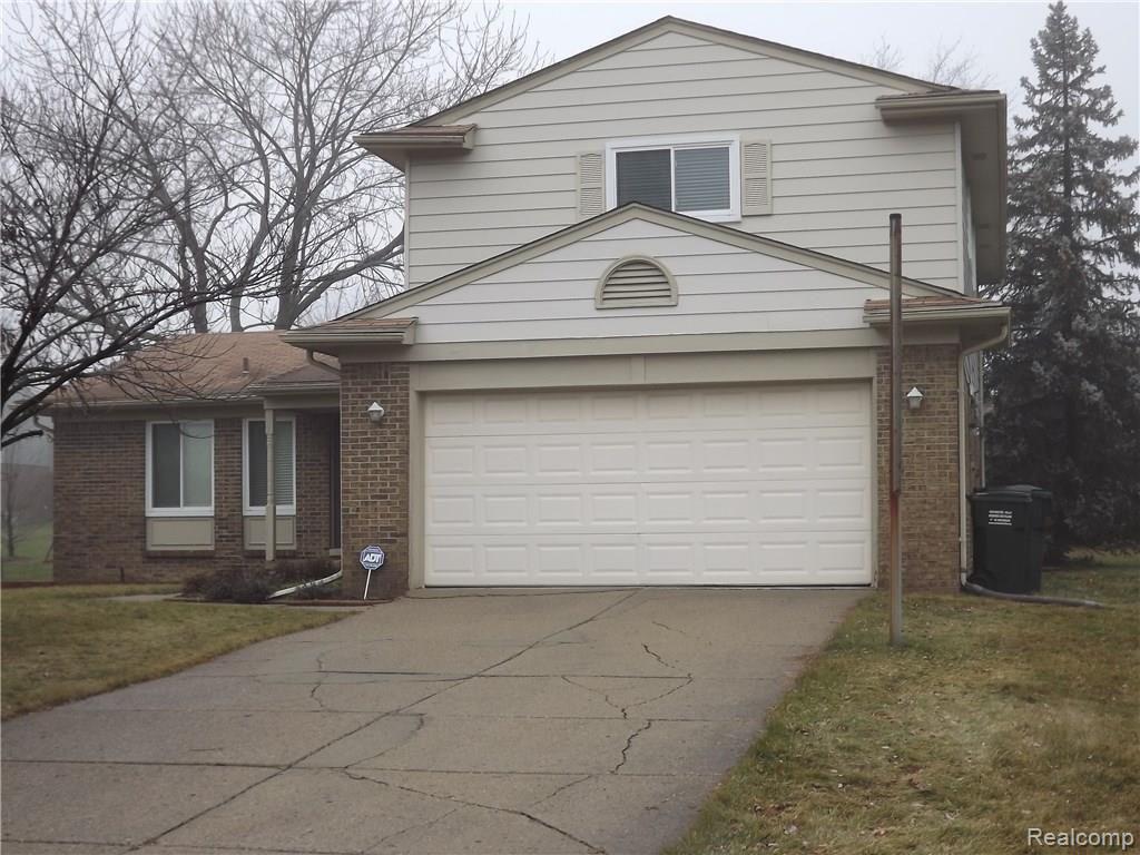2218 Cumberland Road Rochester, MI 48307 - Photo 1 of 22 Front View