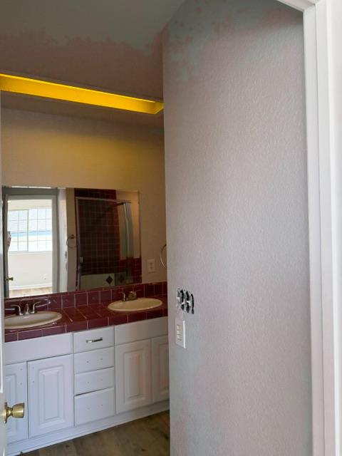 470 2nd Street Gustine, CA 95322 - Photo 49 of 70 Primary #2 Bathroom (Bathroom #3)