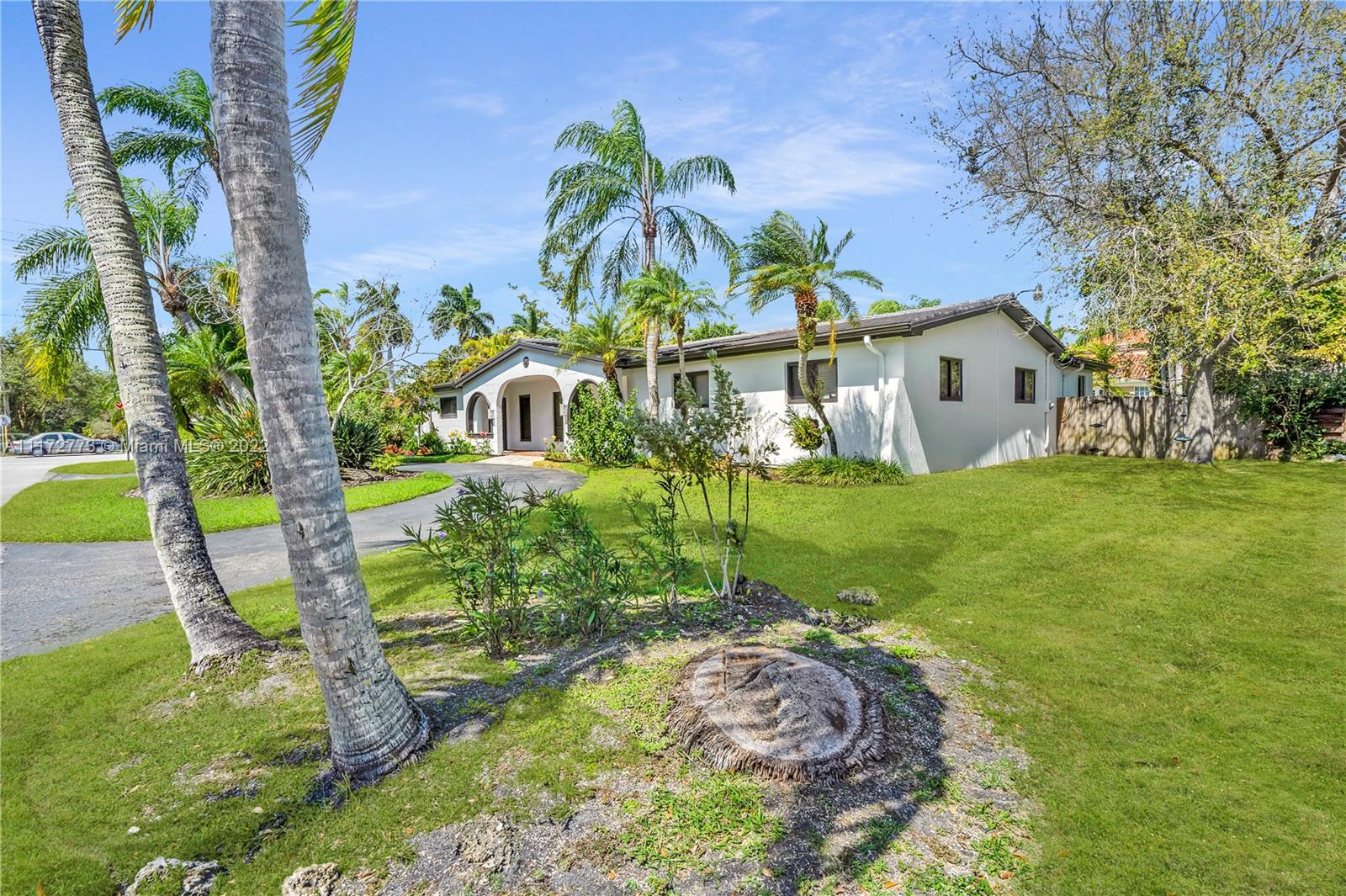 8695 Southwest 110th Street Miami, FL 33156 - Photo 4 of 54 a front view of a house with garden