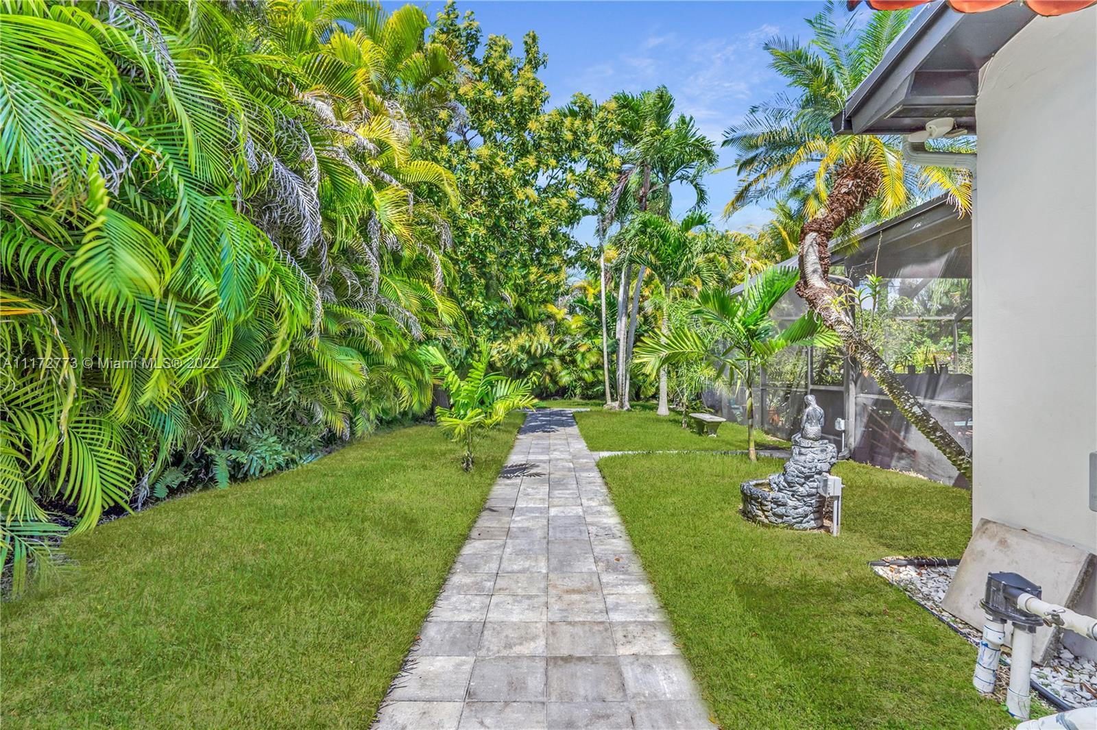 8695 Southwest 110th Street Miami, FL 33156 - Photo 51 of 54 a view of a garden with plants