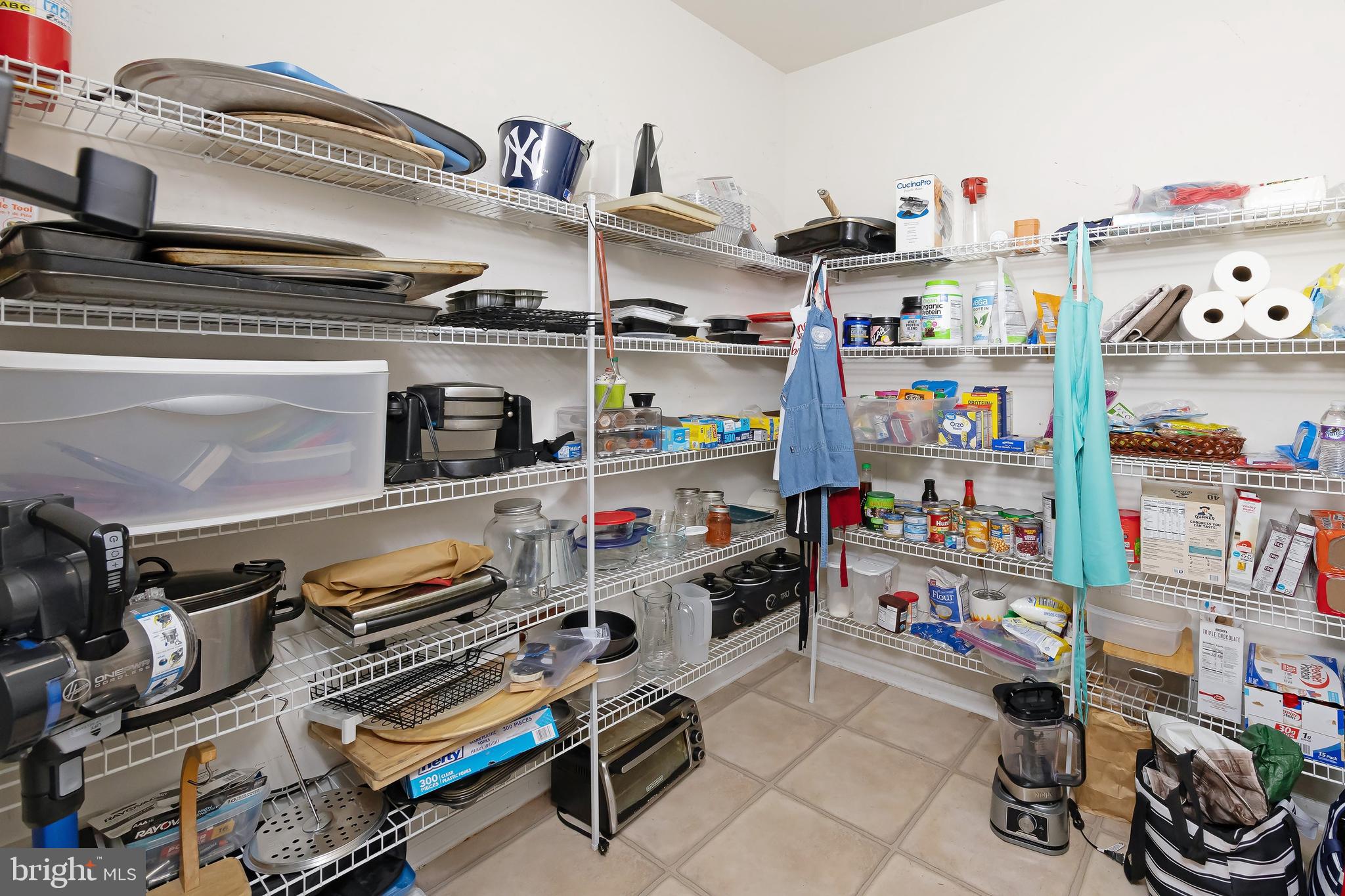 2015 Ridings Drive Williamstown, NJ 08094 - Photo 16 of 32 Walk in Pantry