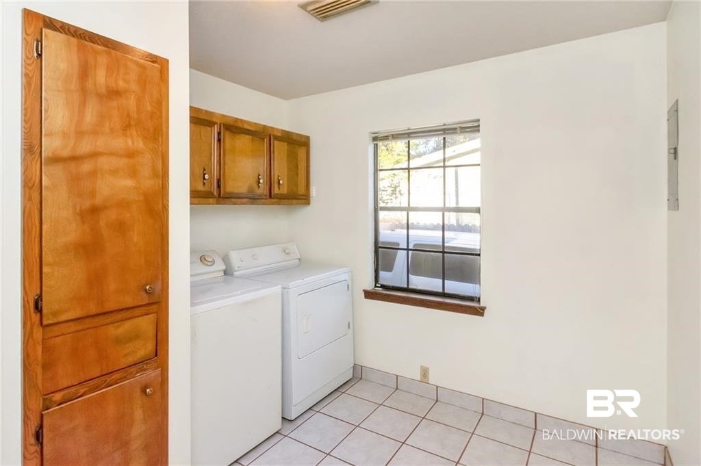 3359 Riverside Drive West Mobile, AL 36605 - Photo 8 of 15
