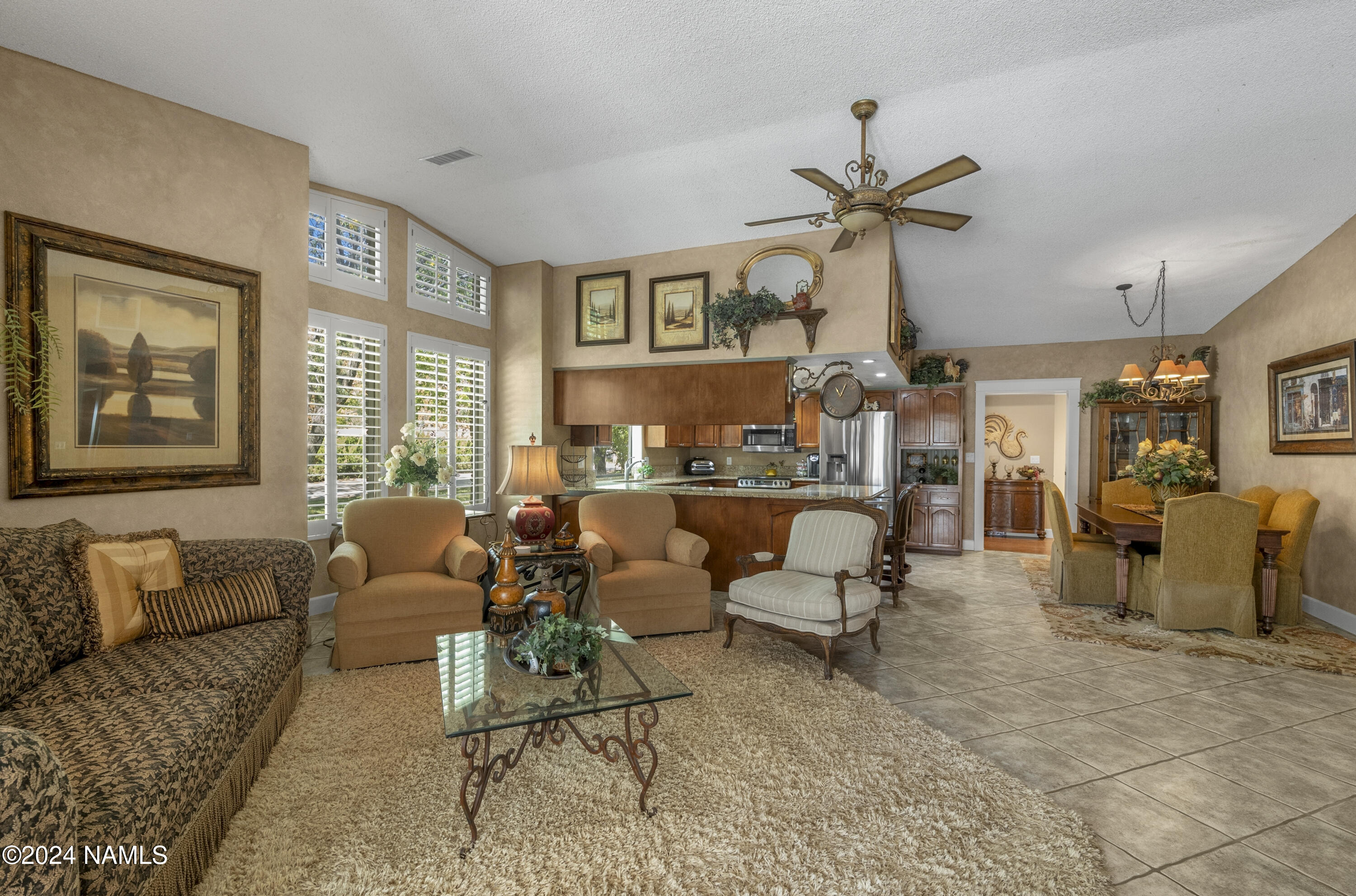 8725 Silver Spur Road Flagstaff, AZ 86004 - Photo 5 of 35 living room