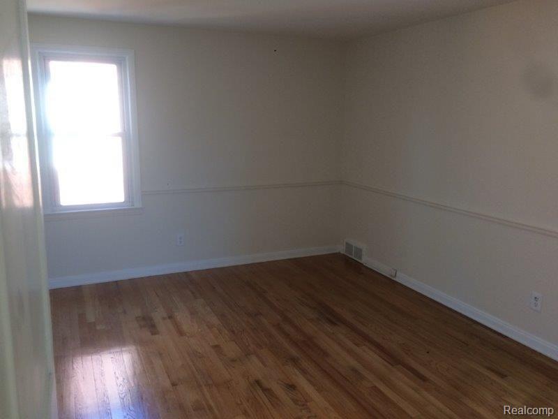 482 Fisher Road Grosse Pointe Farms, MI 48230 - Photo 4 of 15