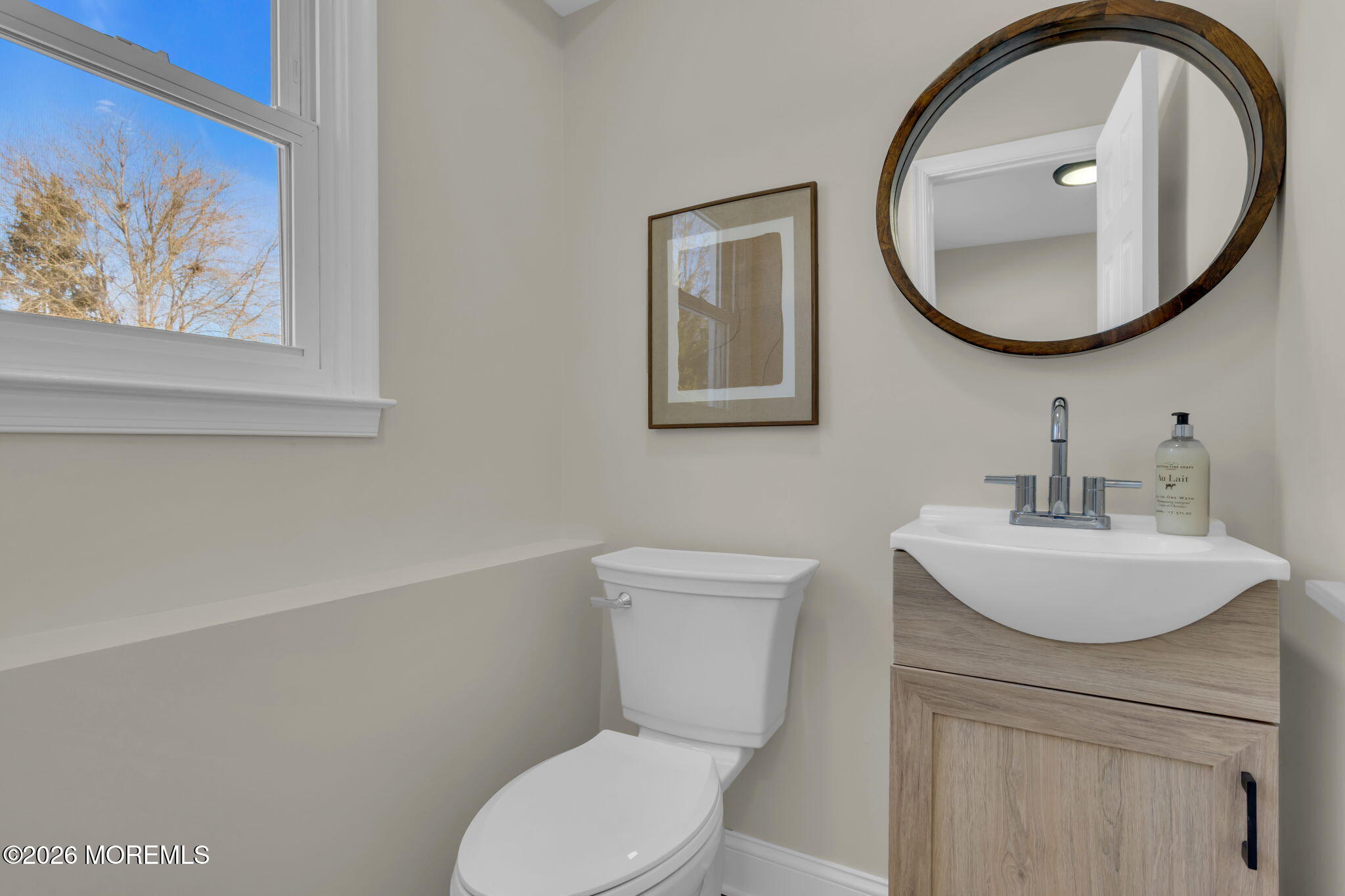 568 Flock Road Hamilton Square, NJ 08690 - Photo 10 of 65 a bathroom with a toilet a sink and mirror
