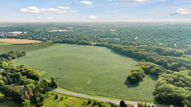 $875,000 | 24-x4 Holy Name Drive, Wayzata, MN 55391