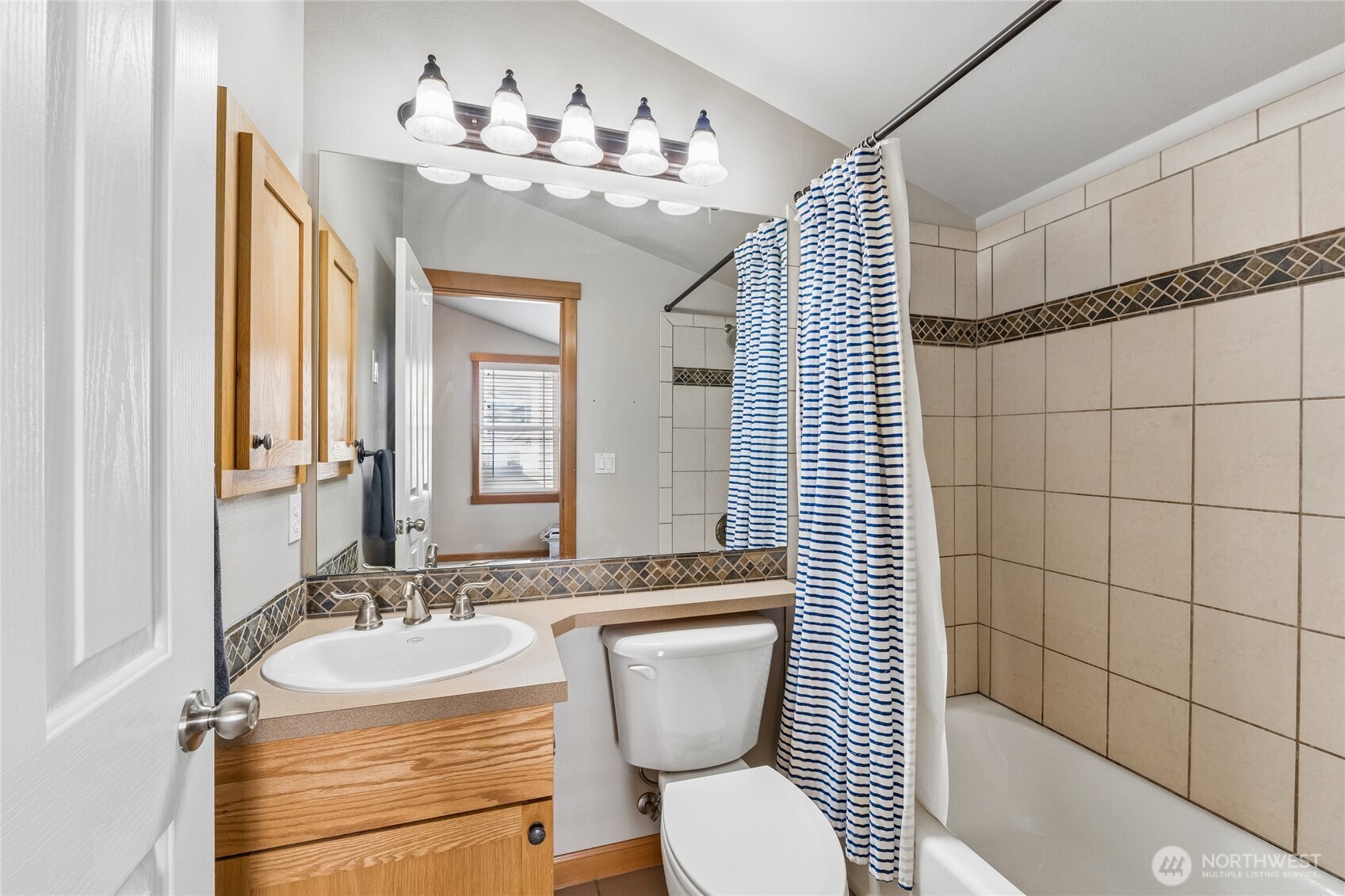 6331 42nd Avenue Southwest, Unit B Seattle, WA 98136 - Photo 20 of 27