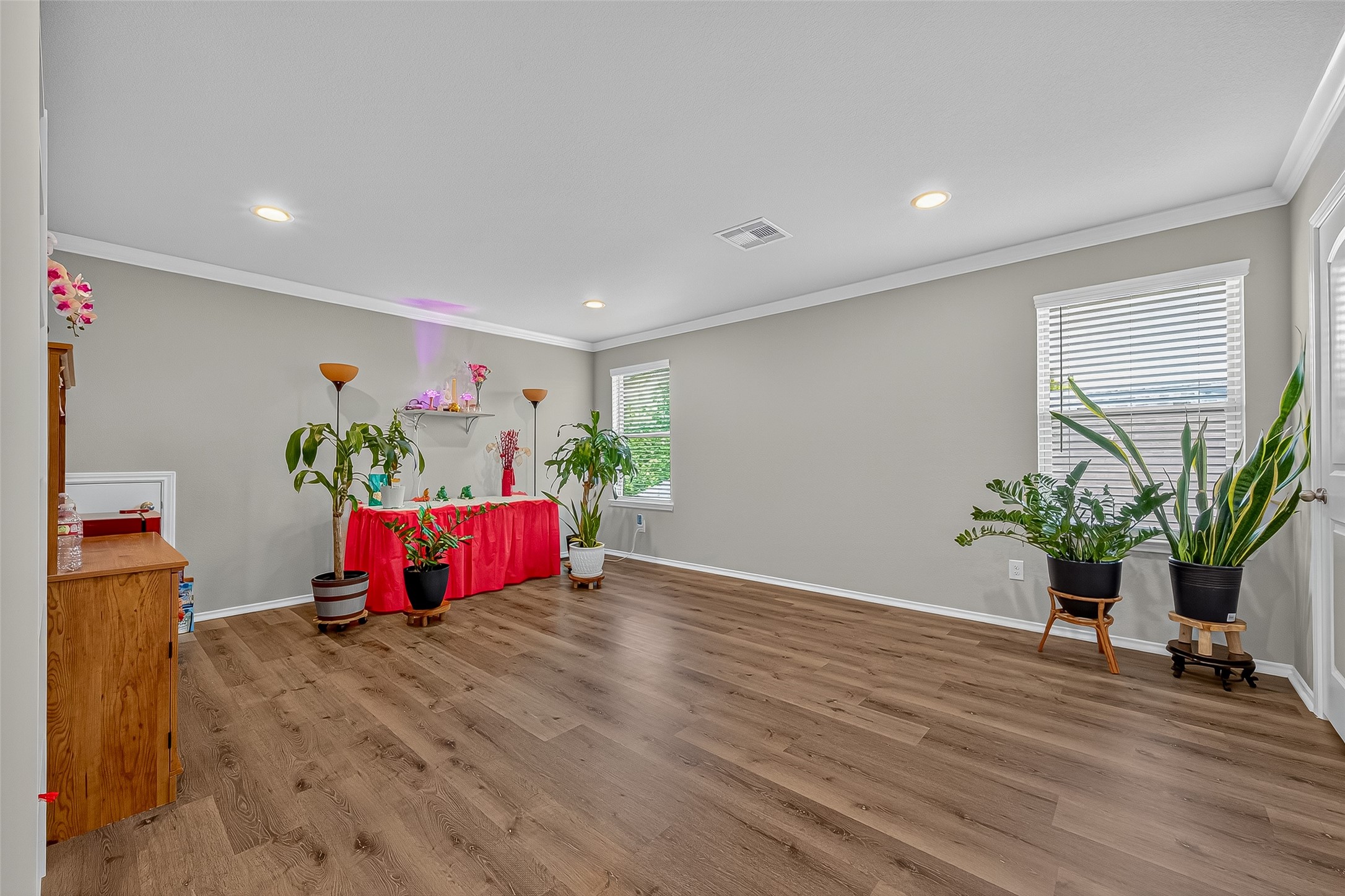 9253 Inland Leather Lane Conroe, TX 77385 - Photo 16 of 34 a living room with furniture and a potted plant