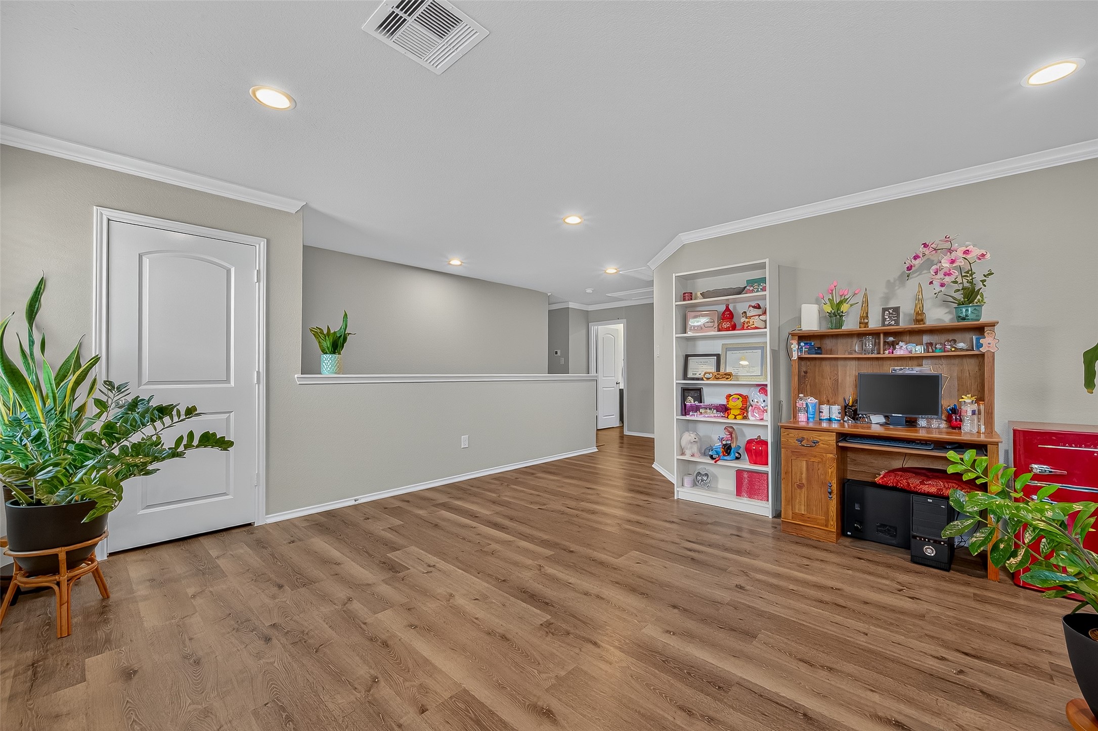 9253 Inland Leather Lane Conroe, TX 77385 - Photo 18 of 34 a view of a livingroom with kitchen and an empty room