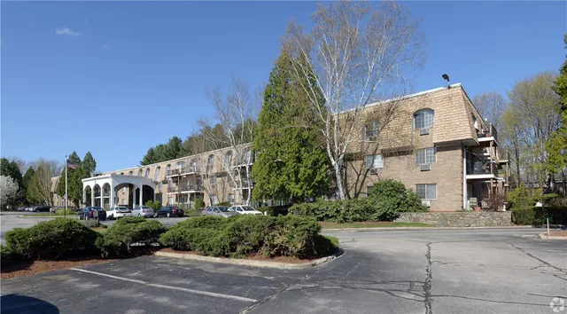 $2,495 | 65 Oaklawn Avenue, Unit 75114, Cranston, RI 02920