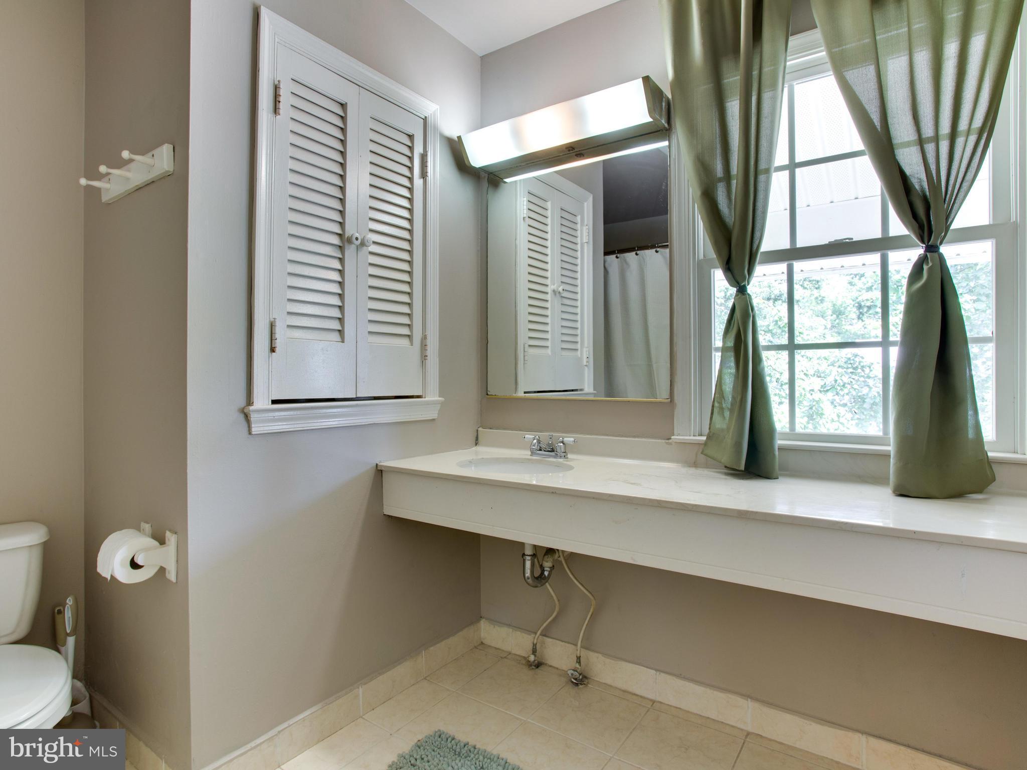 9819 Greenview Lane Manassas, VA 20109 - Photo 25 of 30 Upper level main bath