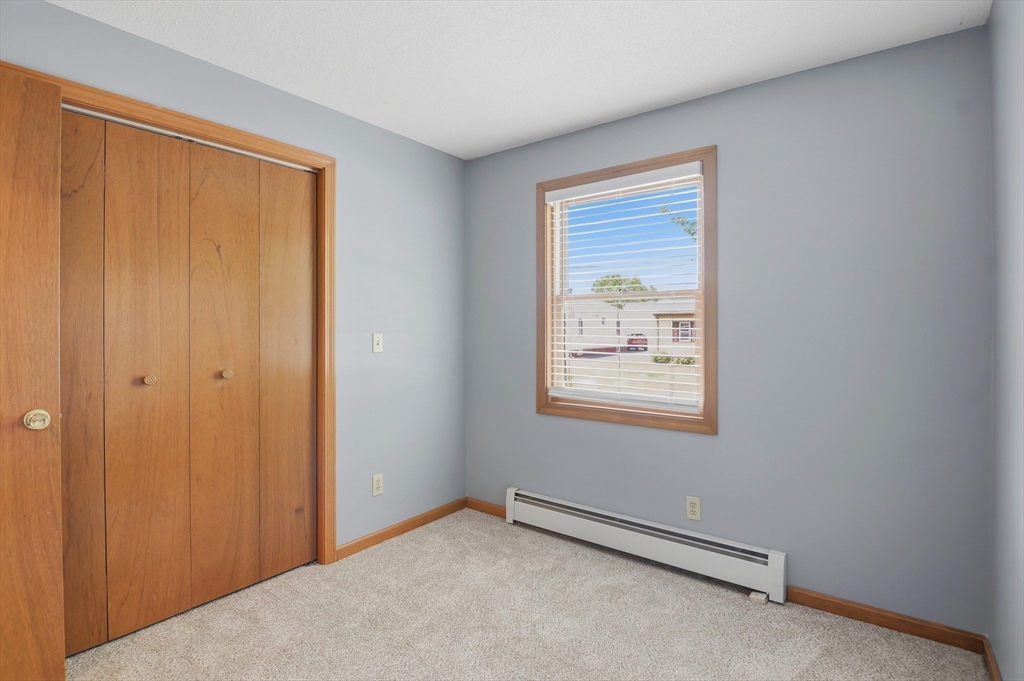 29 Rosella Street Springfield, MA 01118 - Photo 14 of 36