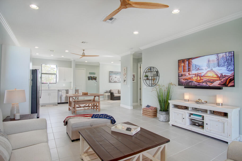 5430 Starfish Road Loxahatchee, FL 33470 - Photo 14 of 44 Living room