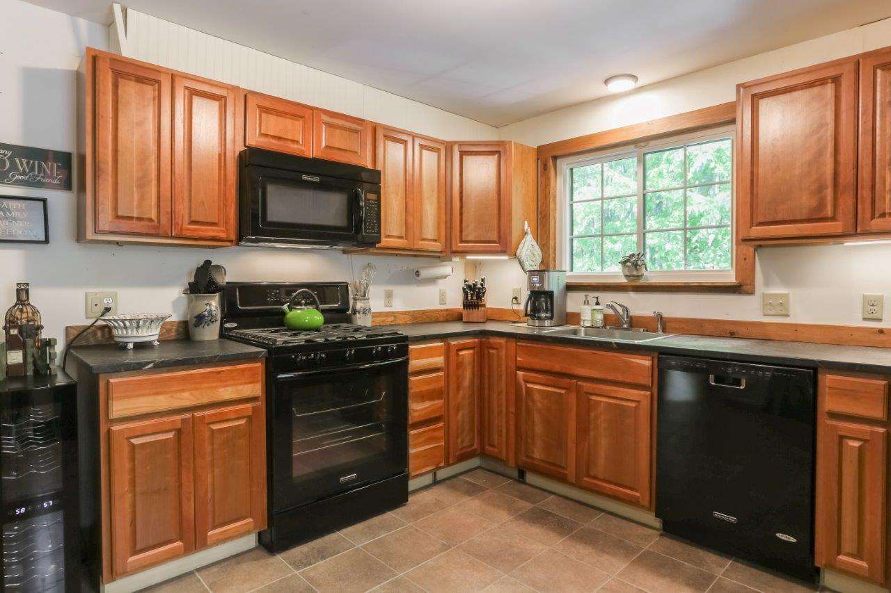 253 Hall Road Barrington, NH 03825 - Photo 8 of 30 Gallery Image 8