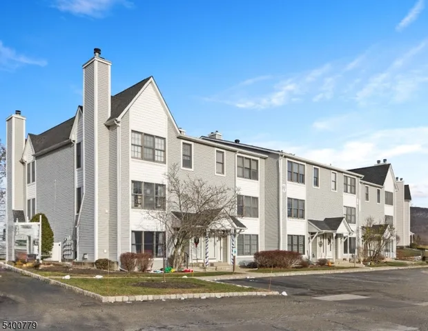 $259,000 | 54 Burlington Court, Hamburg, NJ 07419