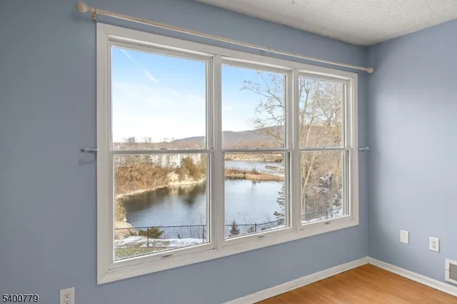 $259,000 | 54 Burlington Court, Hamburg, NJ 07419