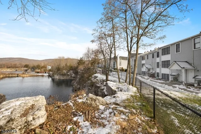 $259,000 | 54 Burlington Court, Hamburg, NJ 07419