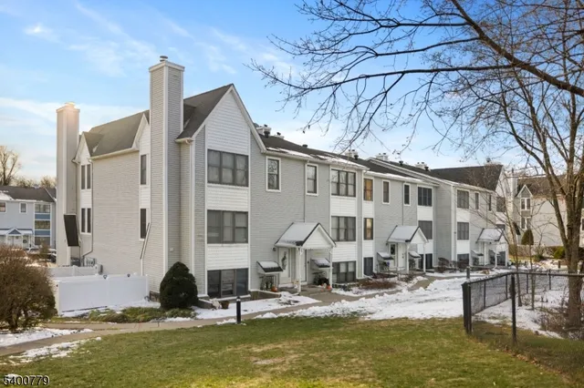 $259,000 | 54 Burlington Court, Hamburg, NJ 07419