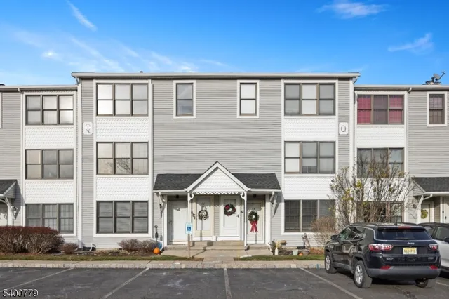 $259,000 | 54 Burlington Court, Hamburg, NJ 07419