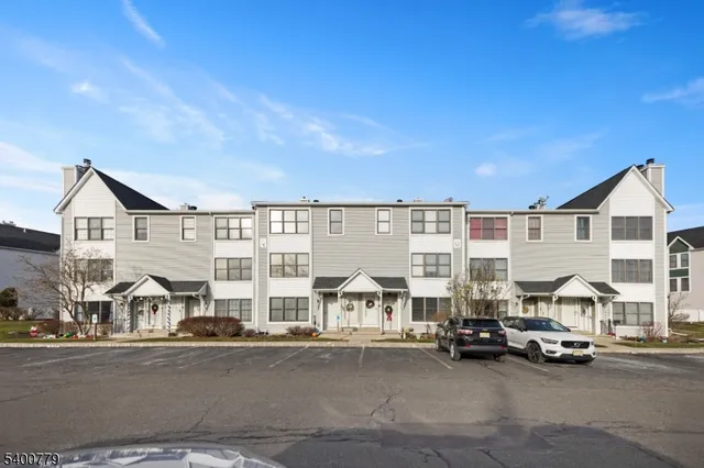 $259,000 | 54 Burlington Court, Hamburg, NJ 07419