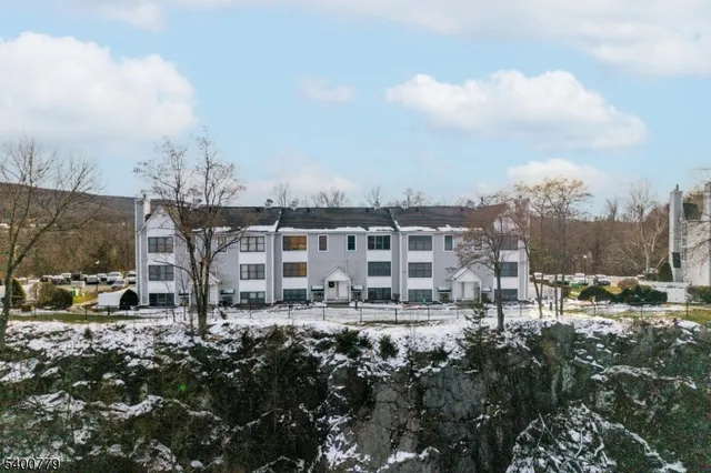 $259,000 | 54 Burlington Court, Hamburg, NJ 07419