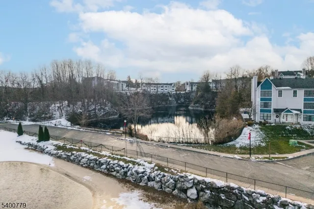 $259,000 | 54 Burlington Court, Hamburg, NJ 07419