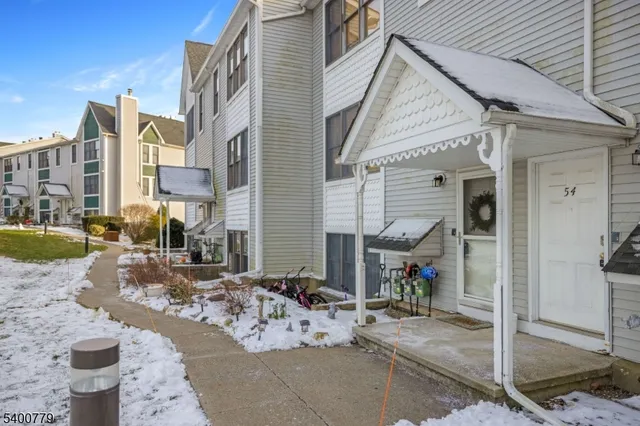 $259,000 | 54 Burlington Court, Hamburg, NJ 07419