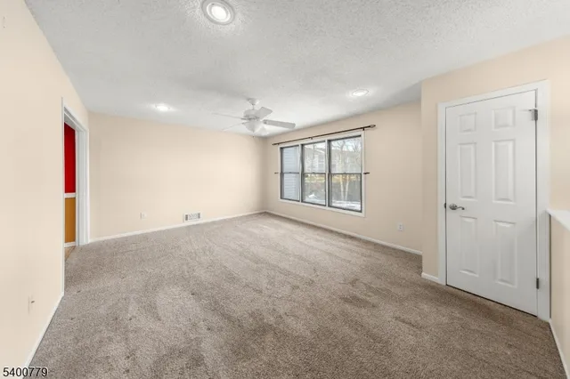 $259,000 | 54 Burlington Court, Hamburg, NJ 07419