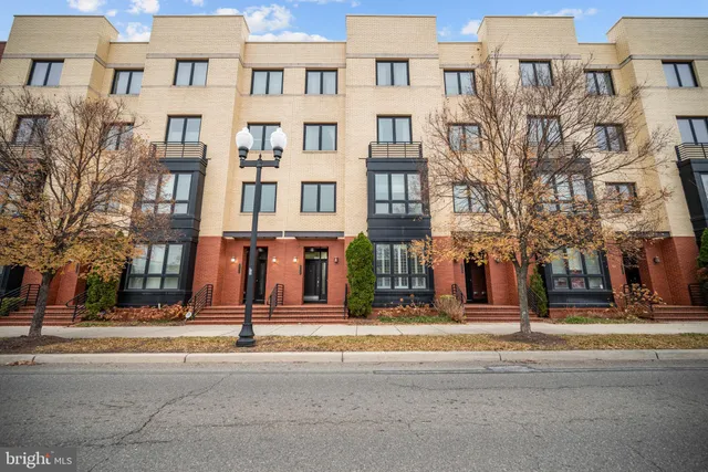 $4,300 | 2111 Richmond Highway, Unit 101, Alexandria, VA 22301