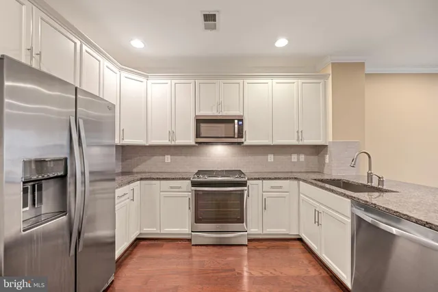 $4,300 | 2111 Richmond Highway, Unit 101, Alexandria, VA 22301