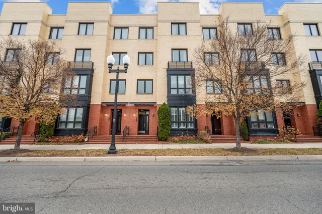$4,300 | 2111 Richmond Highway, Unit 101, Alexandria, VA 22301