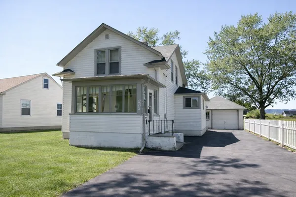 $269,900 | 262 South Weston Avenue, Elgin, IL 60123