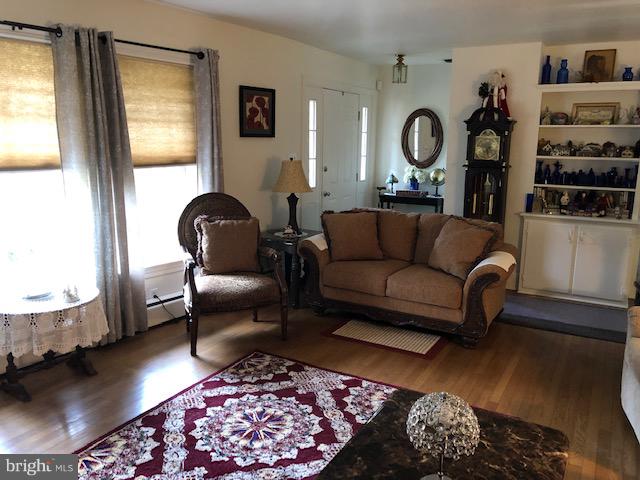 612 Pine Bluff Road Salisbury, MD 21801 - Photo 9 of 21 Living room with built in