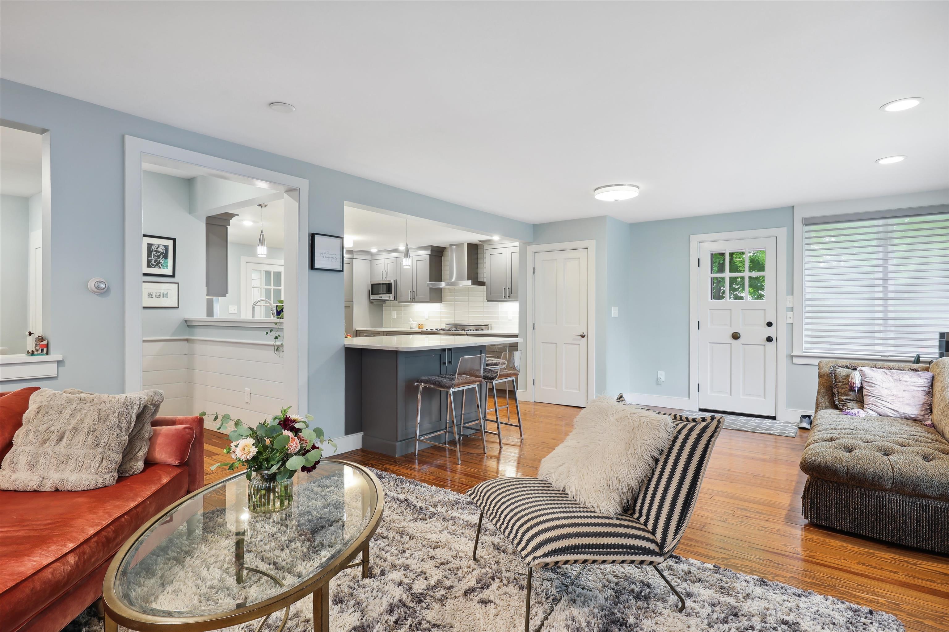 65 Manchester Street Nashua, NH 03064 - Photo 12 of 40