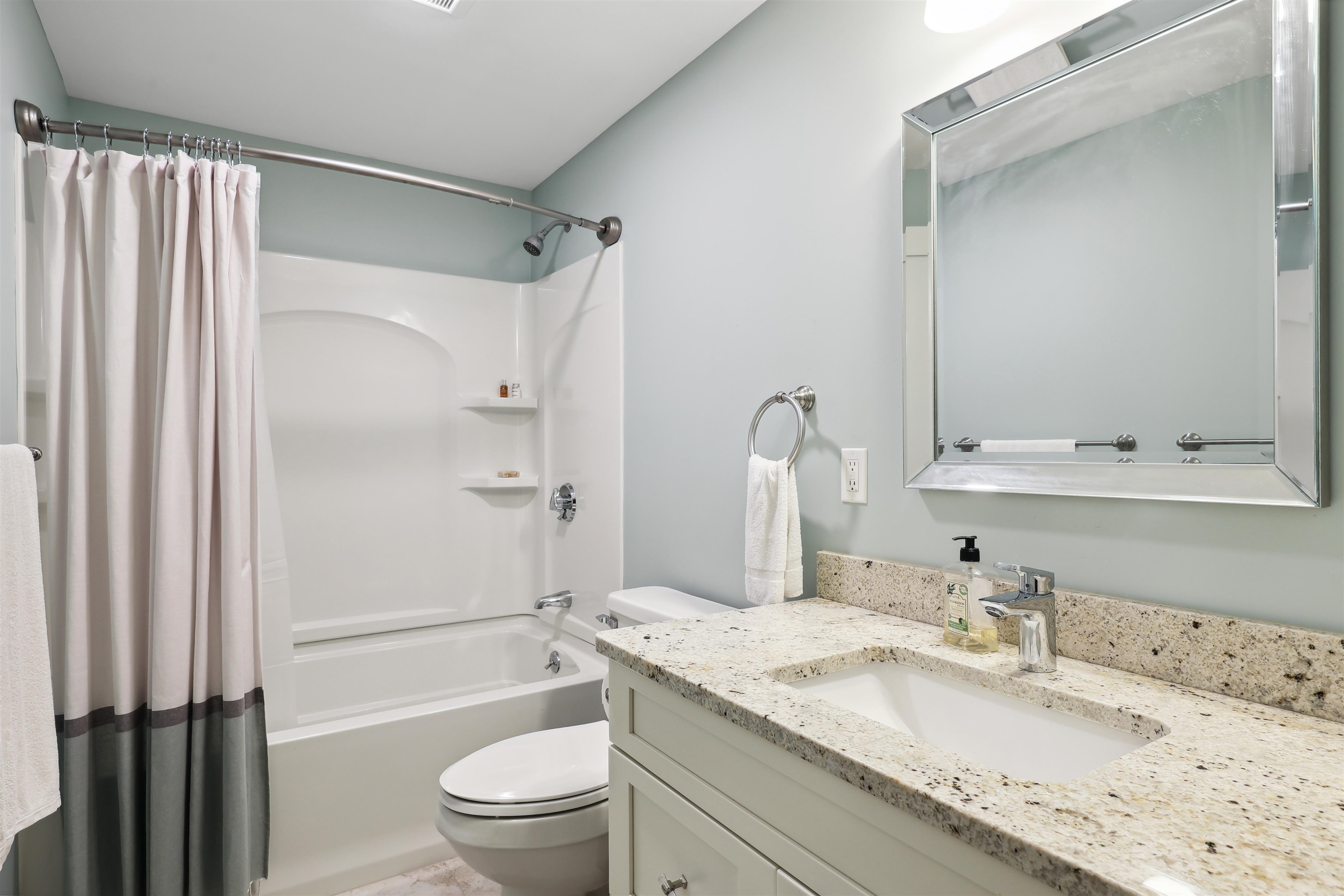 65 Manchester Street Nashua, NH 03064 - Photo 25 of 40