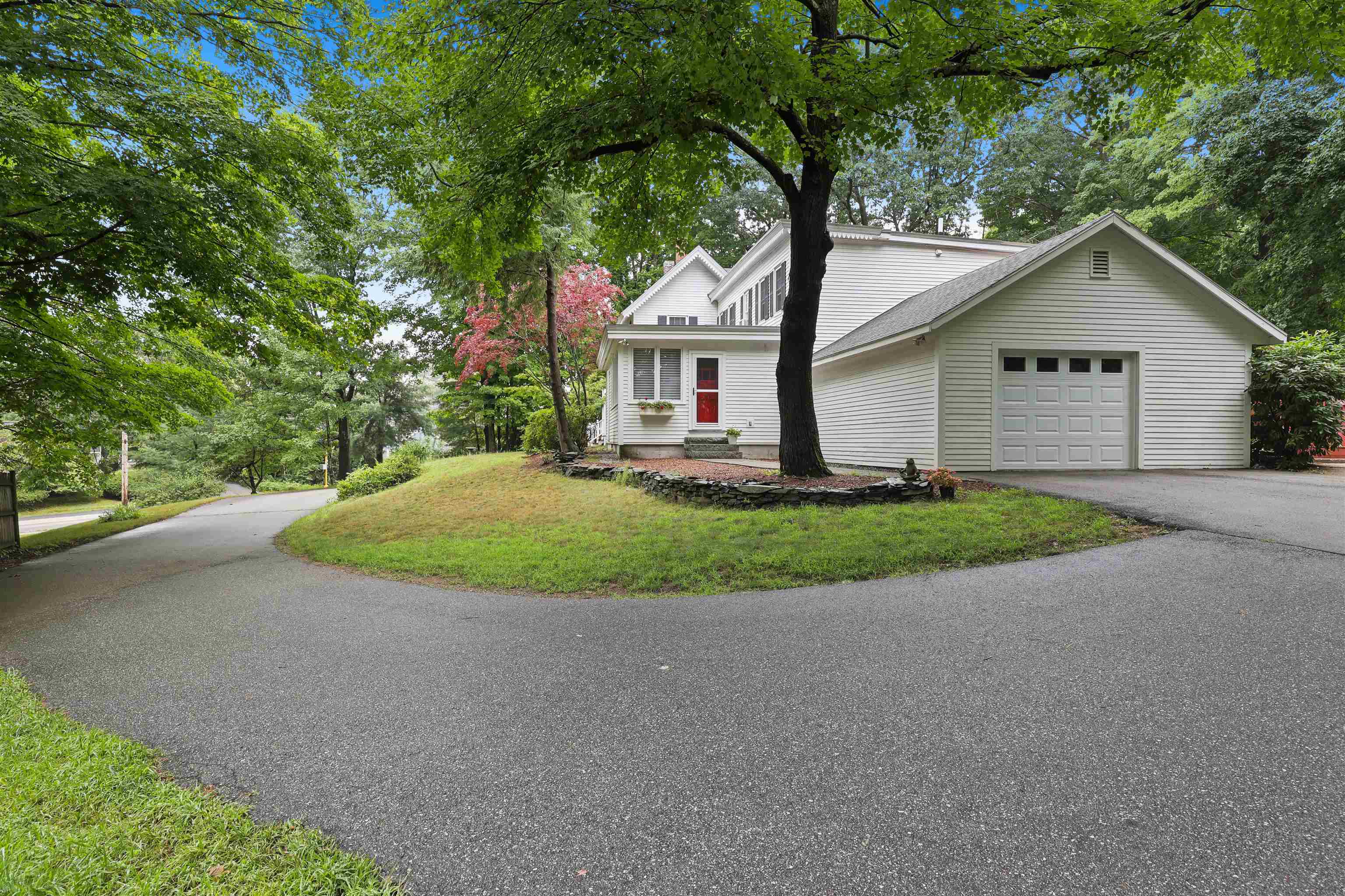 65 Manchester Street Nashua, NH 03064 - Photo 39 of 40