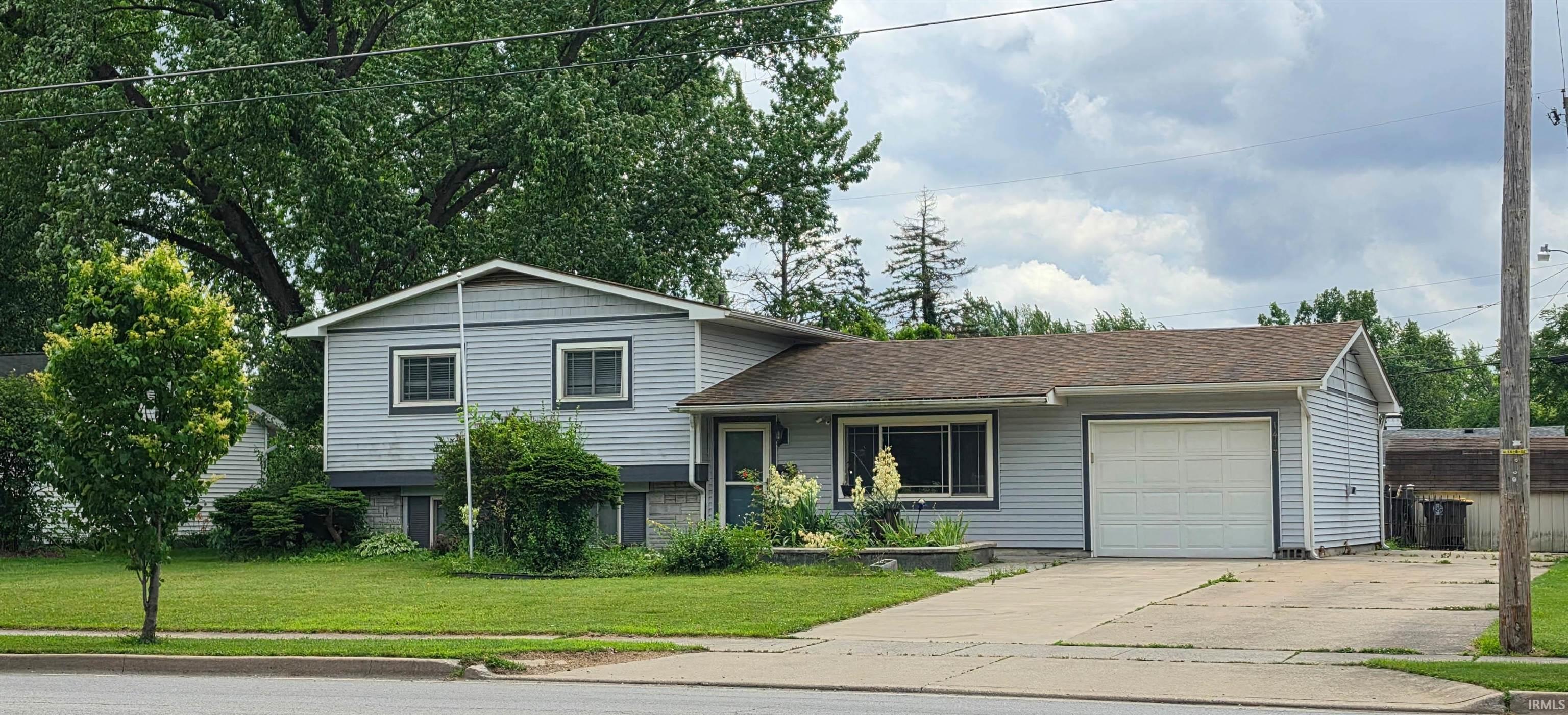 1417 Lower Huntington Road Fort Wayne, IN 46819 - Photo 1 of 32