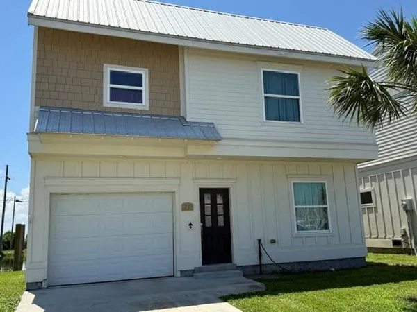 $1,950 | 221 Marina Road, Chalmette, LA 70043