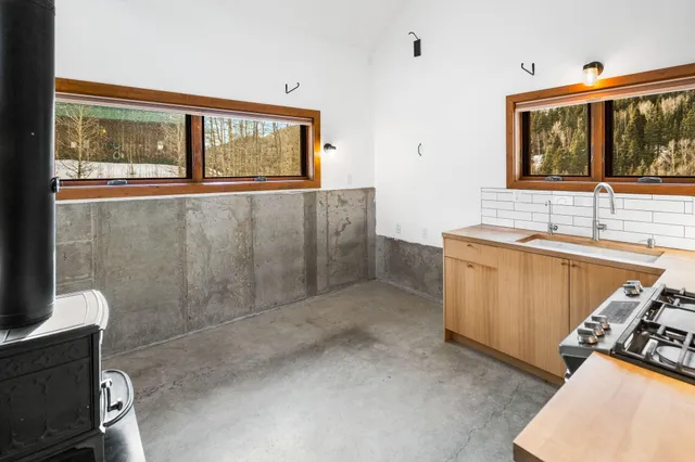 a view of a storage & utility room