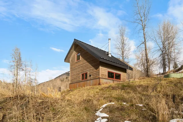 a house view with a backyard space