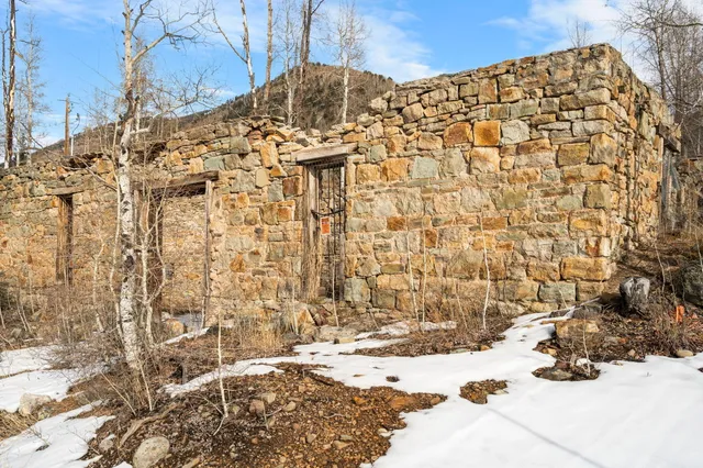 a view of a backyard of the house