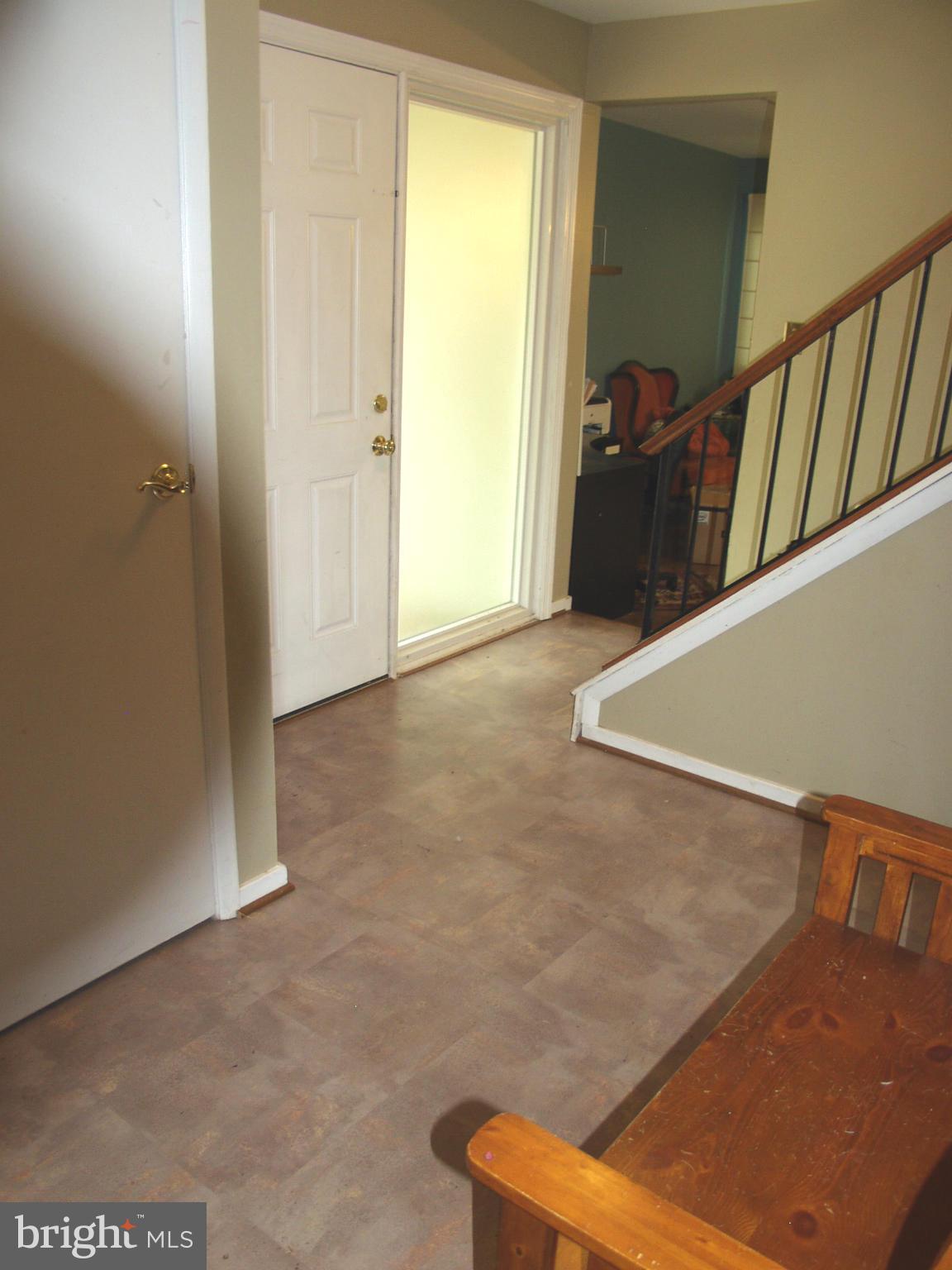 11575 Embers Court Reston, VA 20191 - Photo 3 of 30 Interior (General)