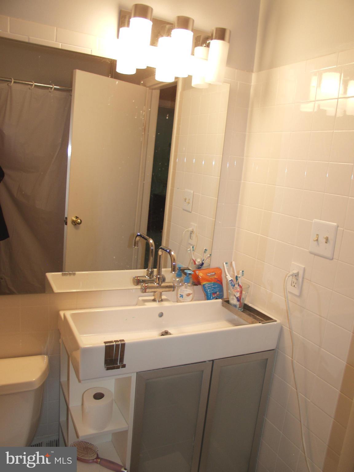 11575 Embers Court Reston, VA 20191 - Photo 22 of 30 Bath