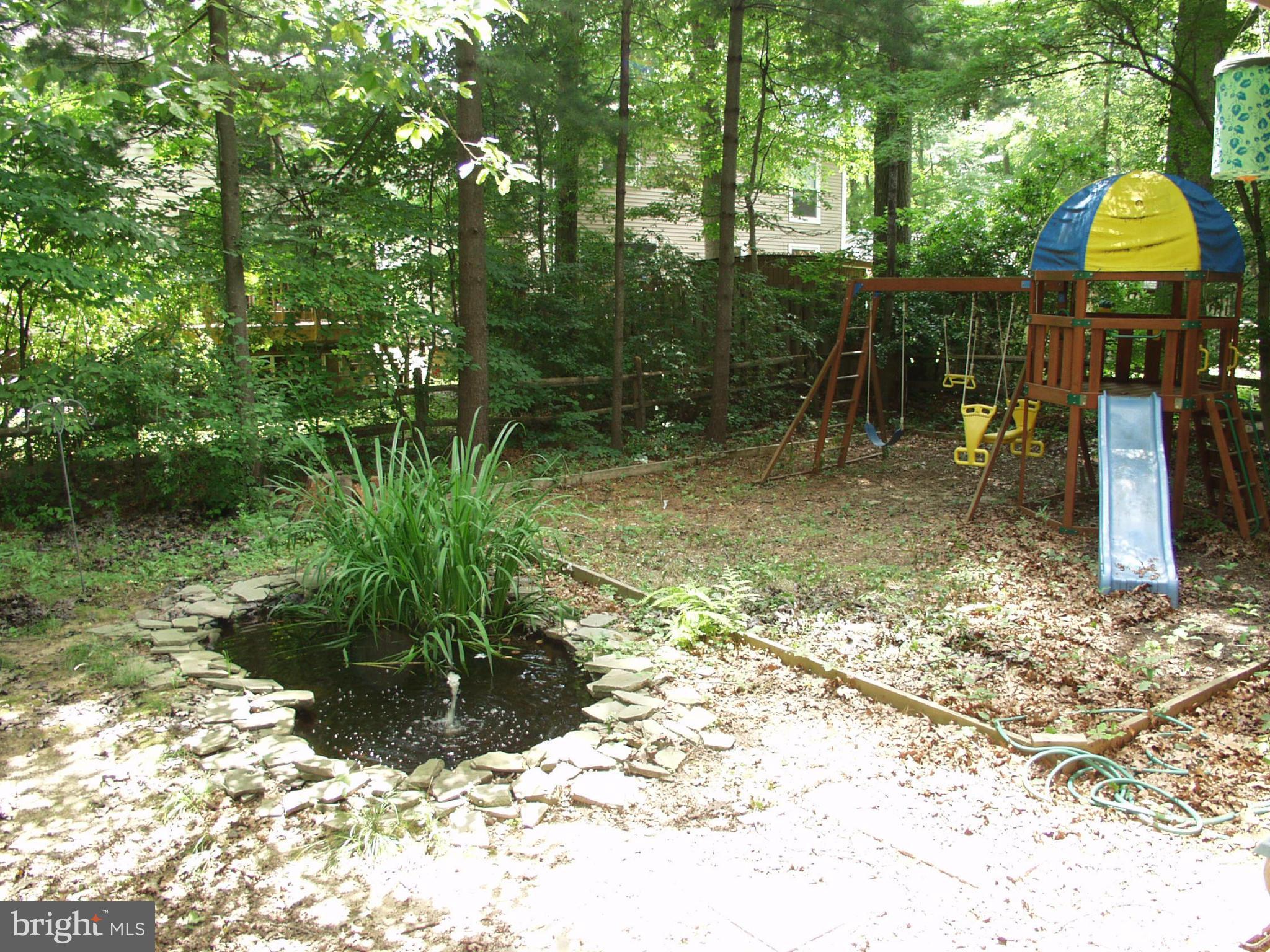 11575 Embers Court Reston, VA 20191 - Photo 26 of 30 Exterior (Rear)