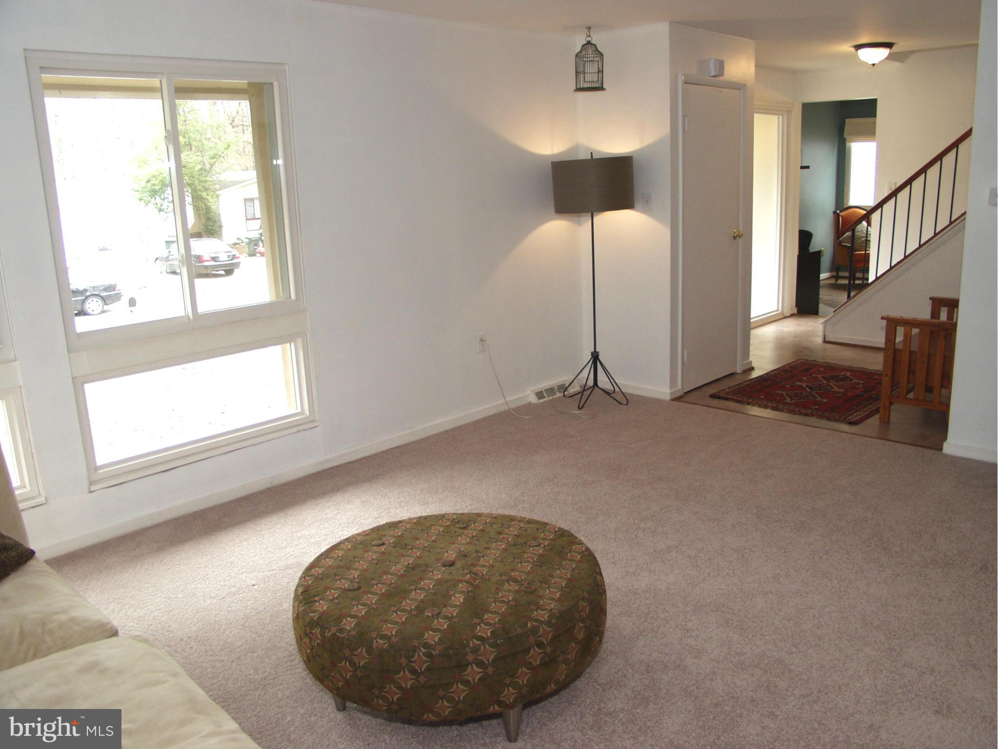 11575 Embers Court Reston, VA 20191 - Photo 5 of 30 Living Room