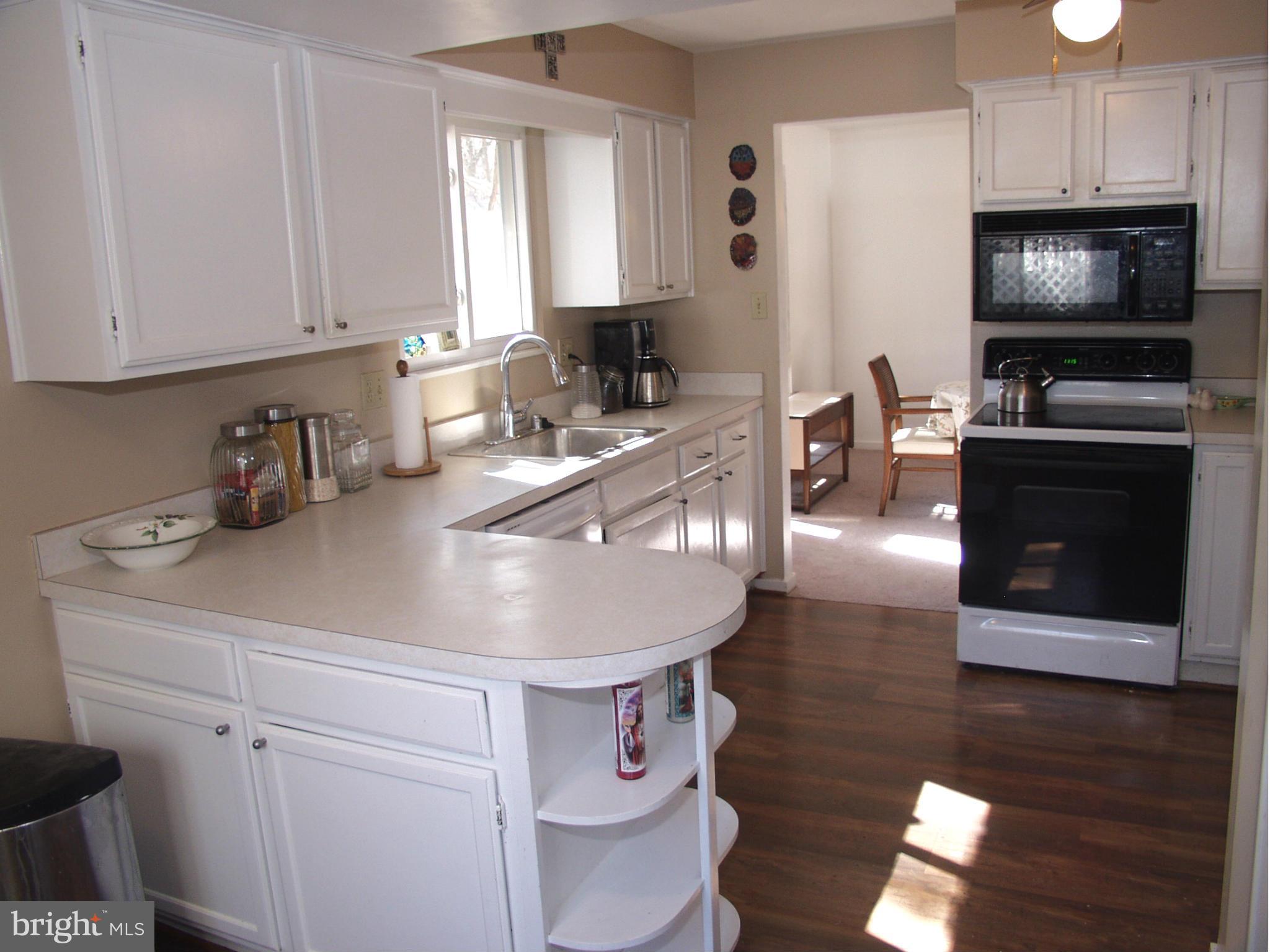 11575 Embers Court Reston, VA 20191 - Photo 9 of 30 Kitchen