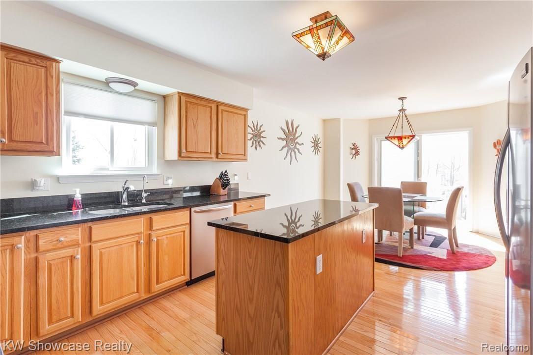4324 Ridge Court Pinckney, MI 48169 - Photo 13 of 39 Kitchen