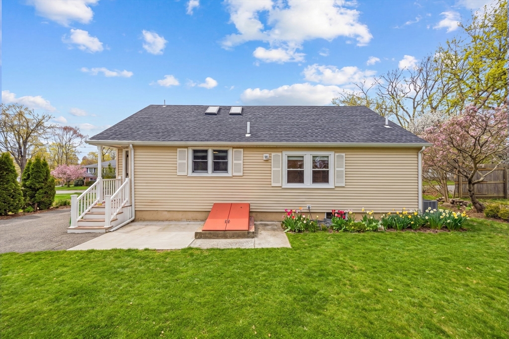 39 Brook Street Mansfield, MA 02048 - Photo 35 of 38
