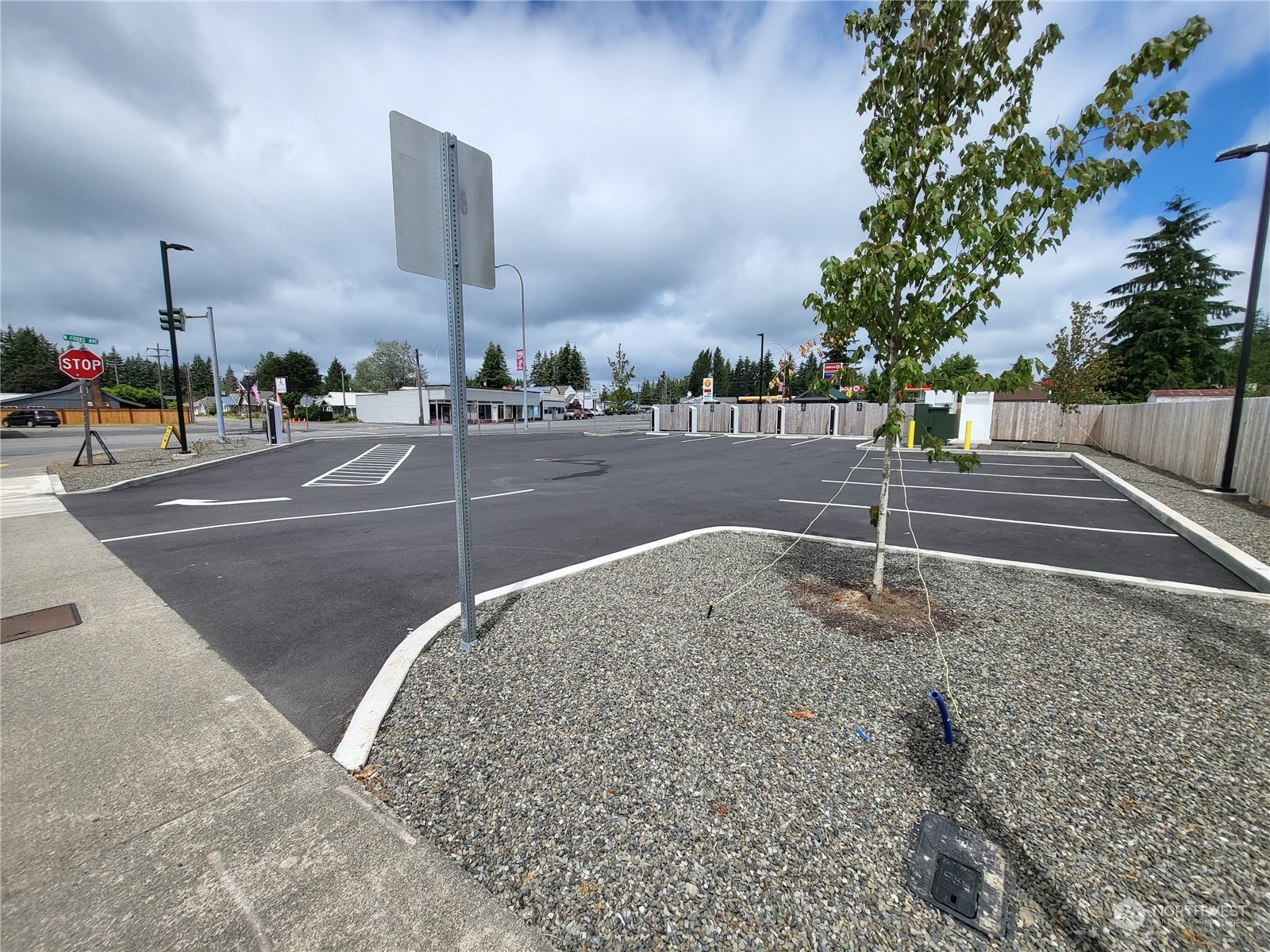a view of a tennis court